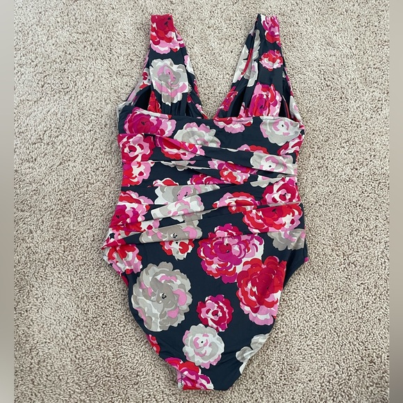 Garnet Hill one piece swimsuit - Picture 4 of 6